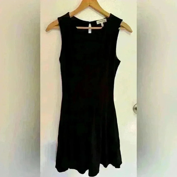 Monteau Dresses & Skirts - Monteau Los Angeles little black dress size XS